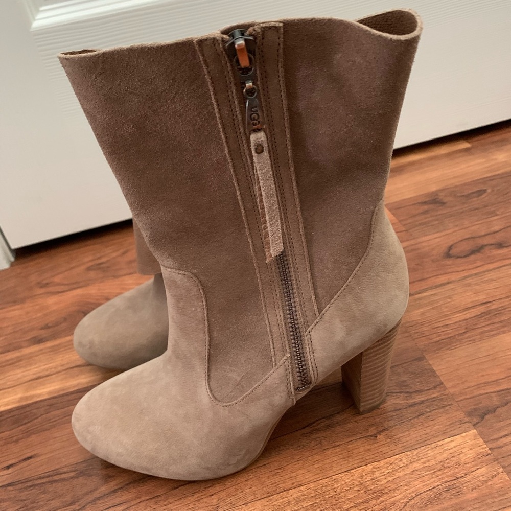 UGG ATHENA SUEDE HEEL ZIP UP SIZE 7
